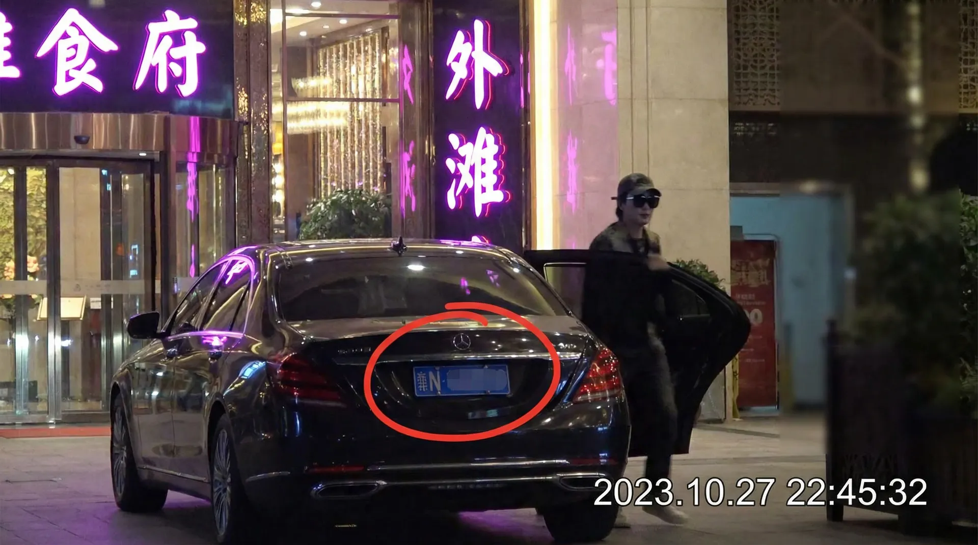 dafabet大發平台 - 豪车餐厅外偷拍